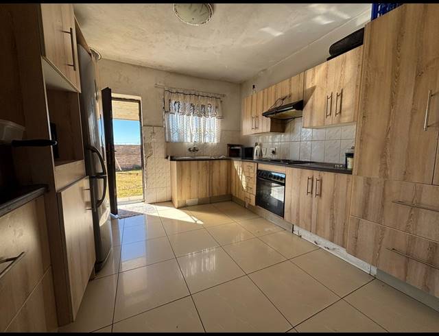4 BEDROOM HOUSE FOR SALE IN GOLDEN GARDENS